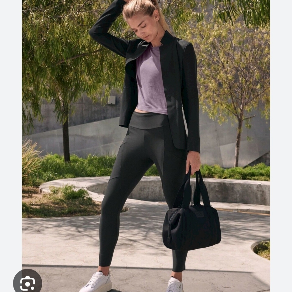 Athleta Stellar City Tight - black